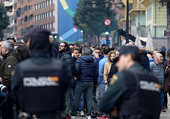 Protesta de trabajadores de Hunosa ante la sede de Oviedo, el pasado diciembre.