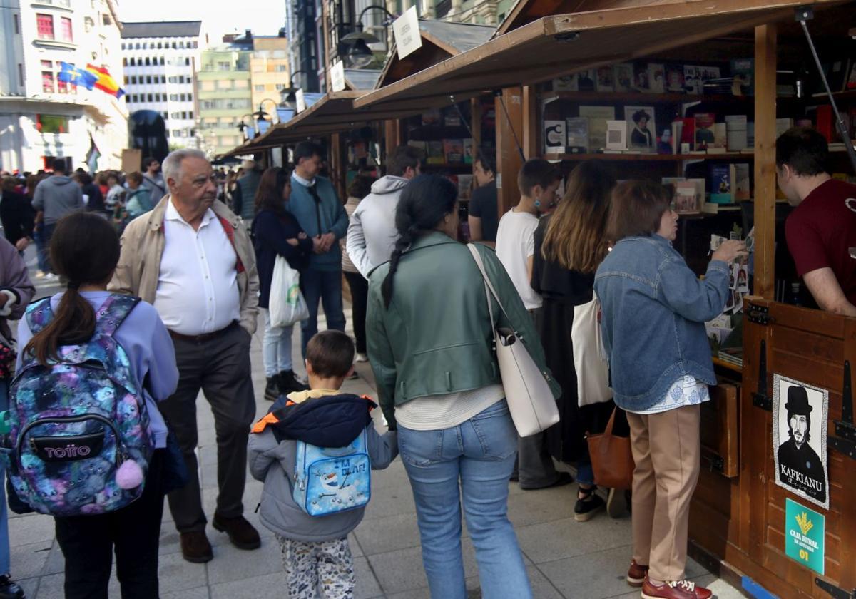 LibrOviedo, este año en la calle Pelayo, permaneacerá durante todo el fin de semana.
