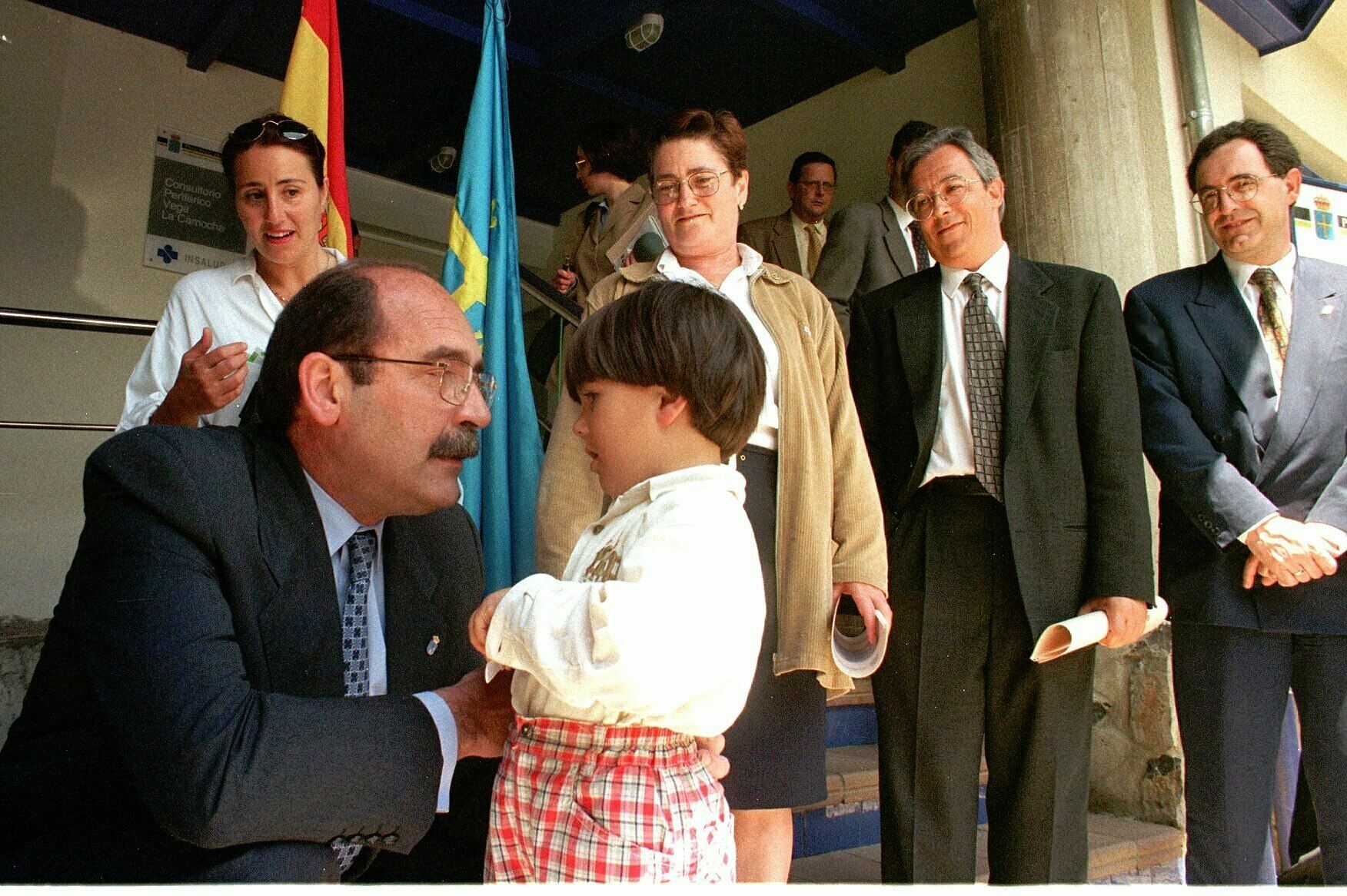 Marqués inauguró el centro de salud de Vega-La Camocha, en Gijón.