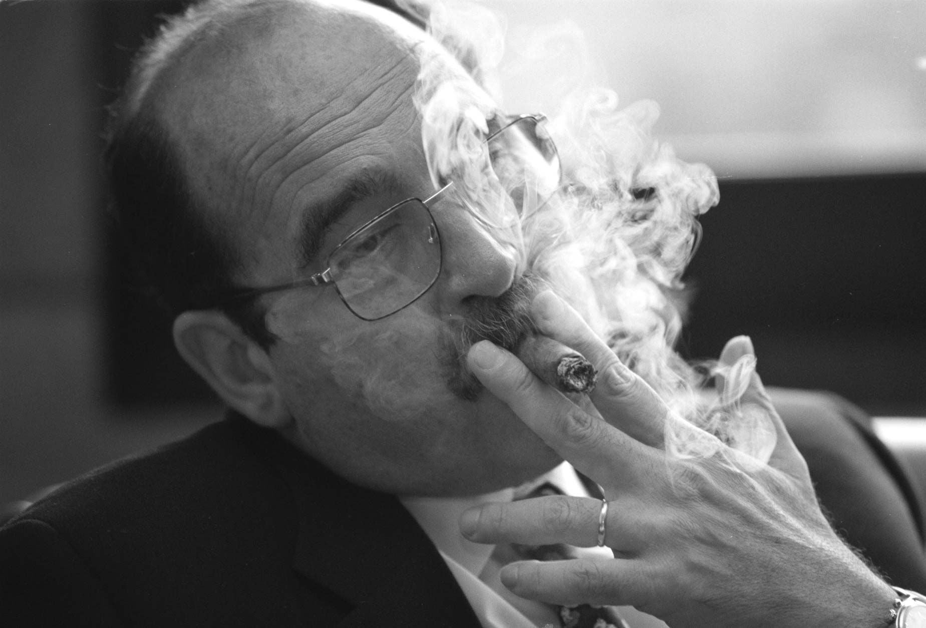 Sergio Marqués, fumando.