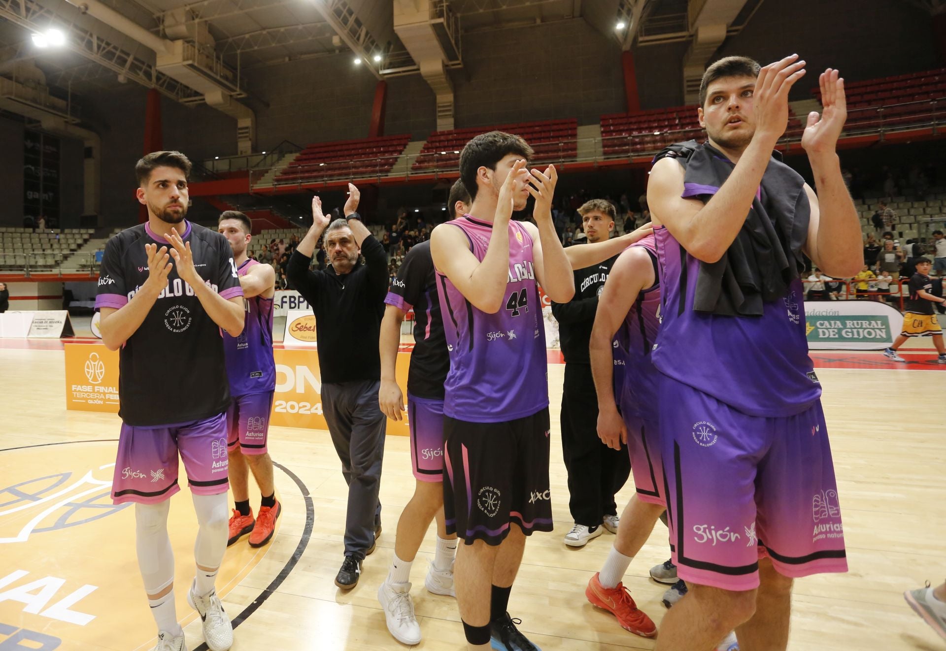 Las mejores imágenes del Círculo Gijón Noega Baloncesto - Sercomosa Molina Basket