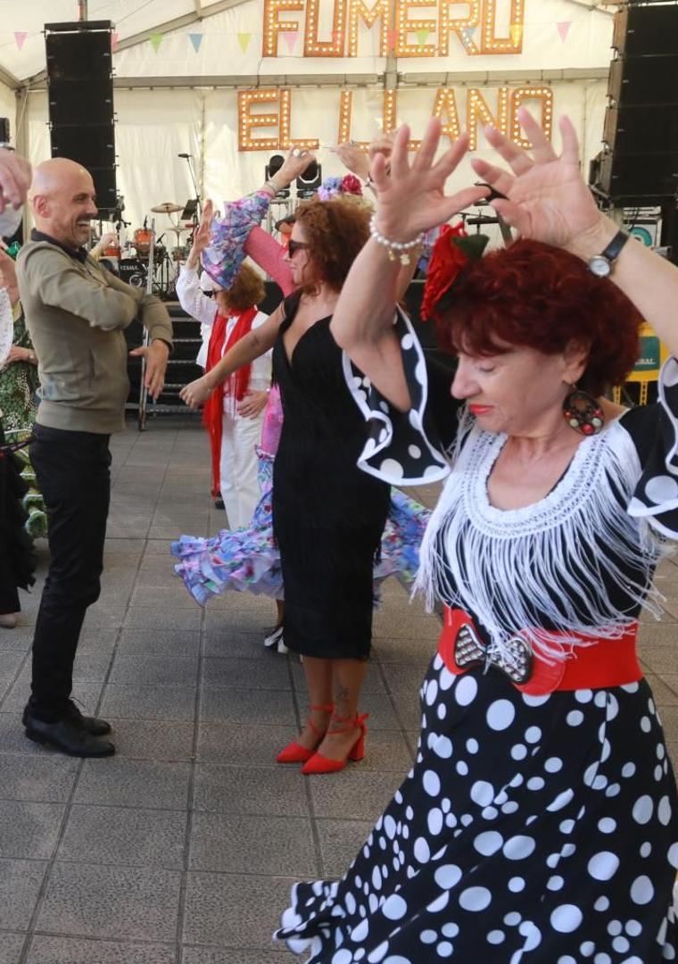Imagen - El Llano celebró sus fiestas a ritmo de sevillanas y rumba, que animaron la pista de baile.