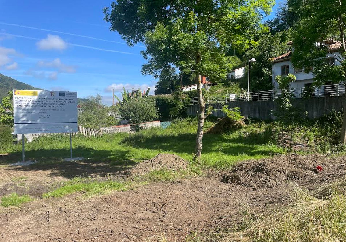 Comienza la obra para derribar el muro de La Chalana con los vecinos en pie de guerra