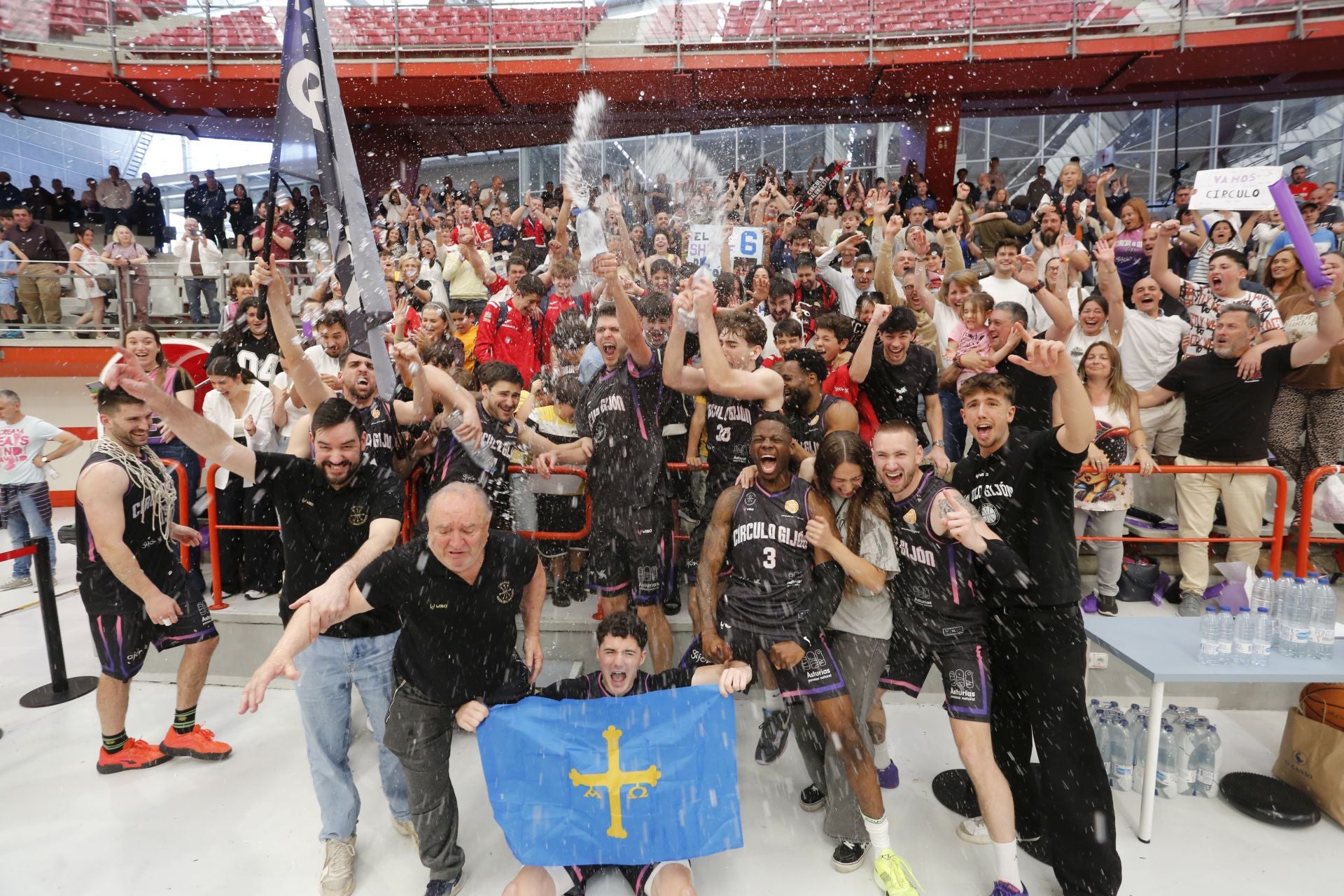 Histórico ascenso del Círculo Gijón Baloncesto: las fotos de una brillante conquista