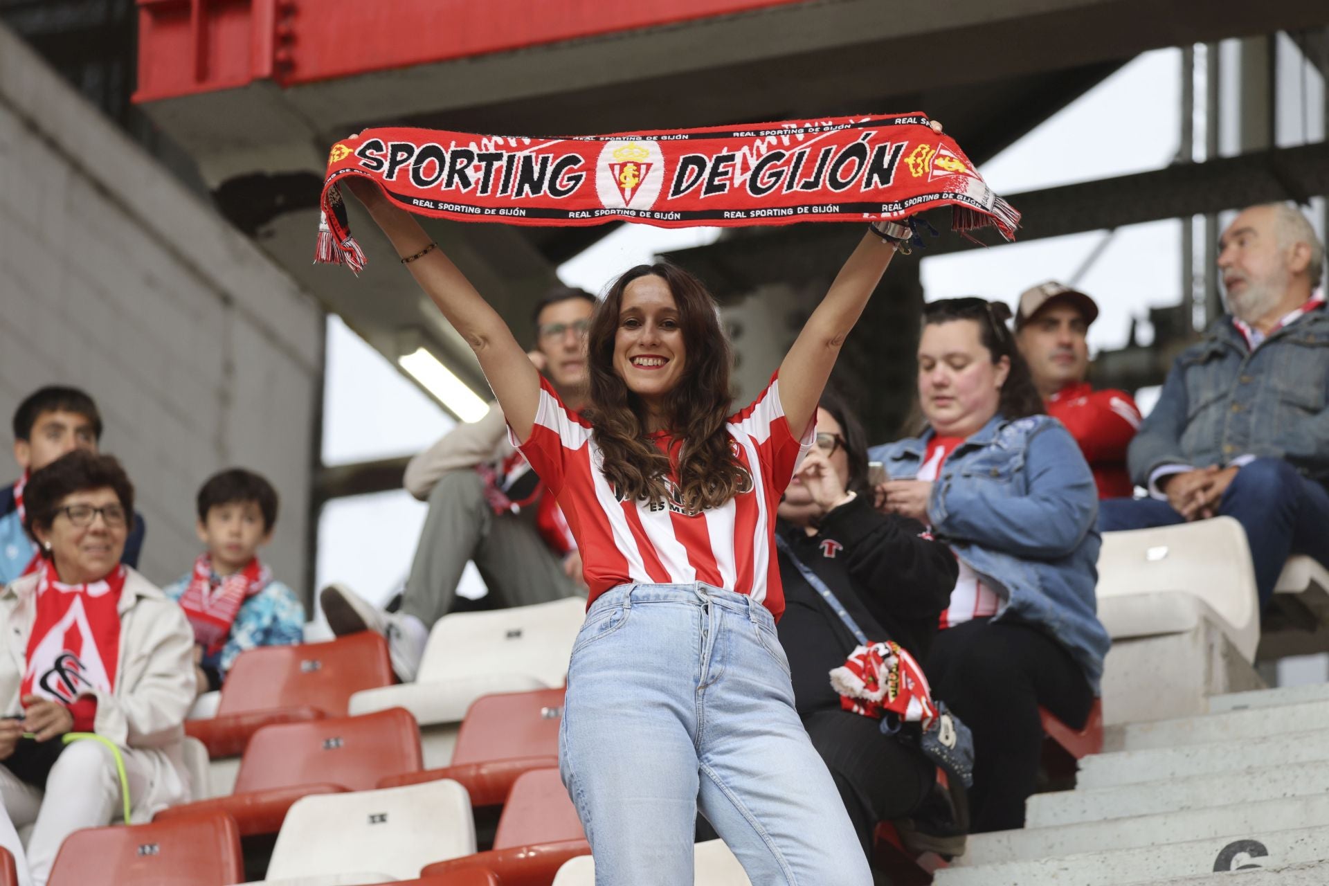 ¿Estuviste en el Sporting de Gijón - Cartagena? ¡Búscate entre las fotos!