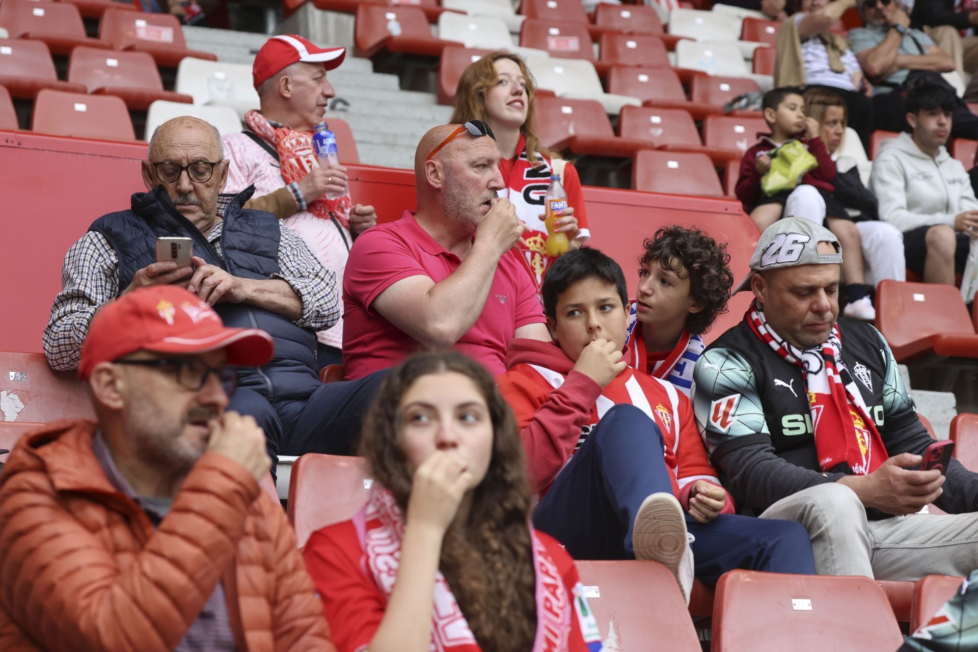 ¿Estuviste en el Sporting de Gijón - Cartagena? ¡Búscate entre las fotos!