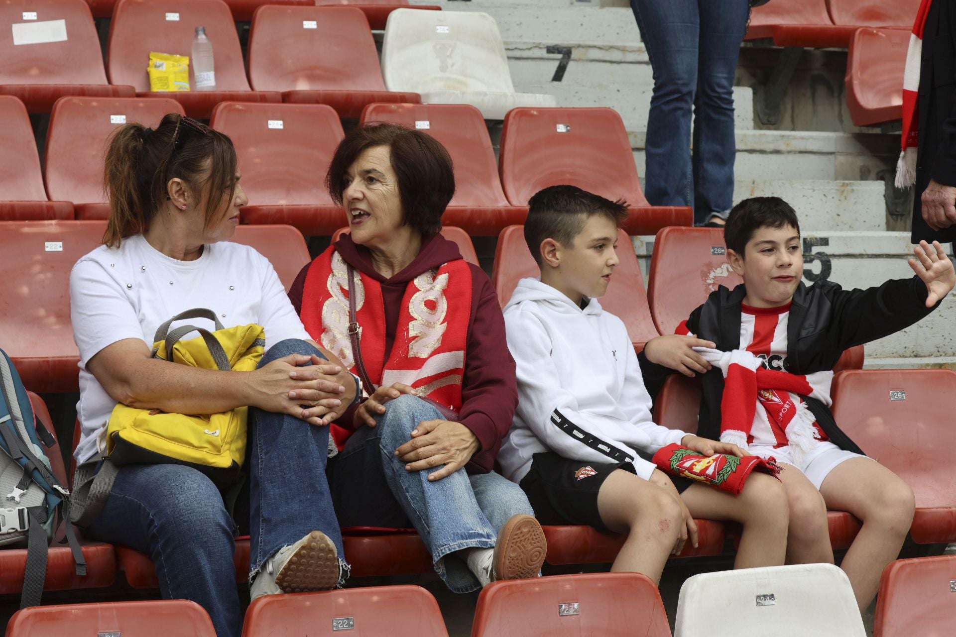 ¿Estuviste en el Sporting de Gijón - Cartagena? ¡Búscate entre las fotos!