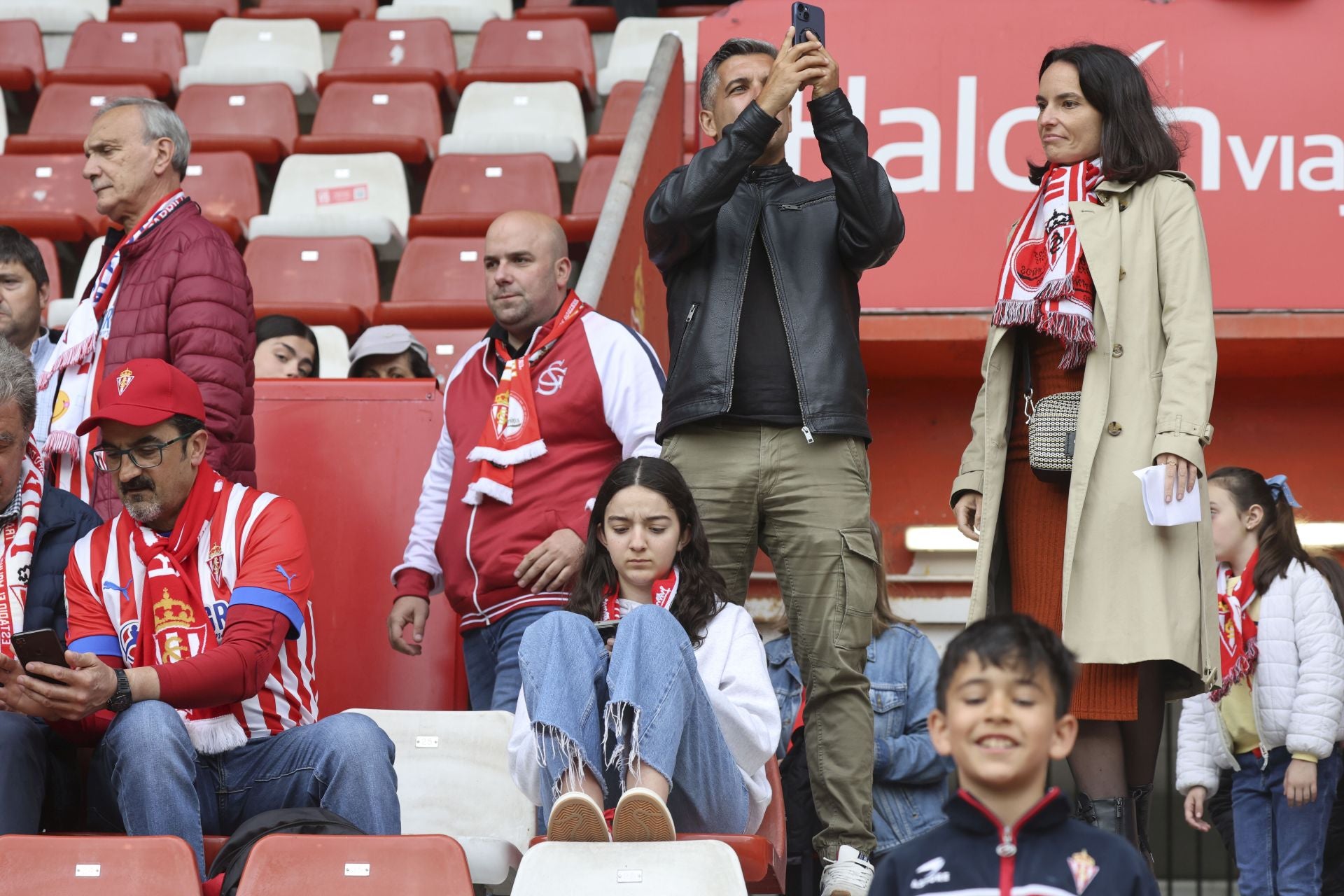 ¿Estuviste en el Sporting de Gijón - Cartagena? ¡Búscate entre las fotos!