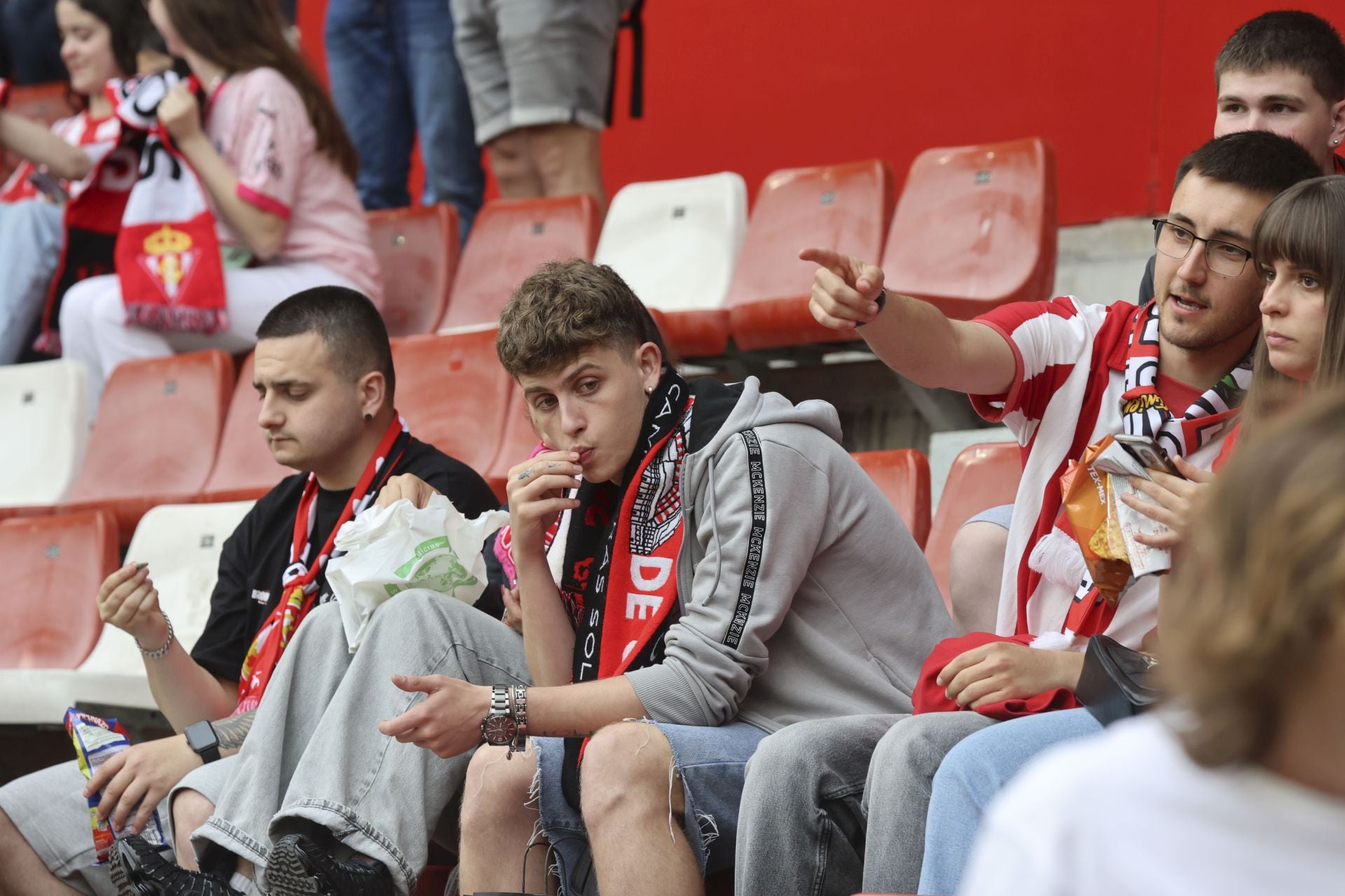¿Estuviste en el Sporting de Gijón - Cartagena? ¡Búscate entre las fotos!