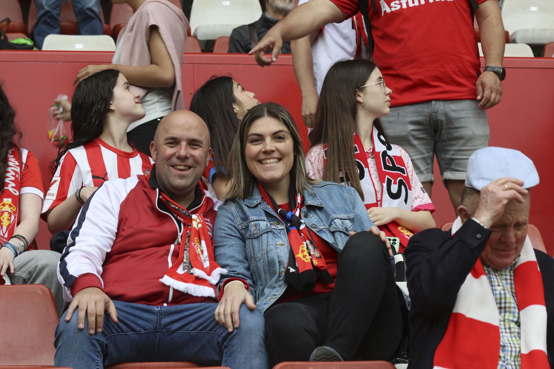 ¿Estuviste en el Sporting de Gijón - Cartagena? ¡Búscate entre las fotos!