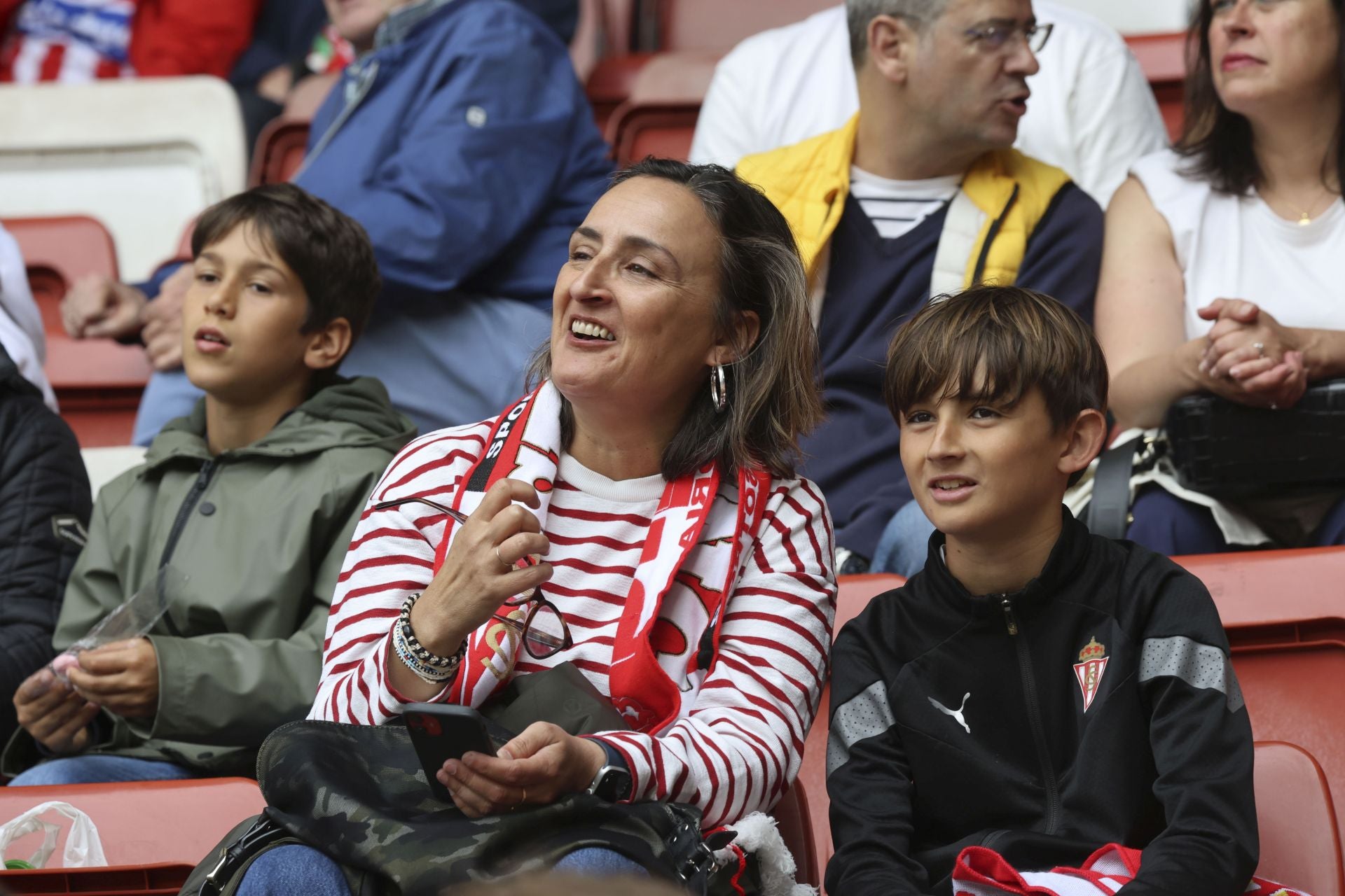 ¿Estuviste en el Sporting de Gijón - Cartagena? ¡Búscate entre las fotos!