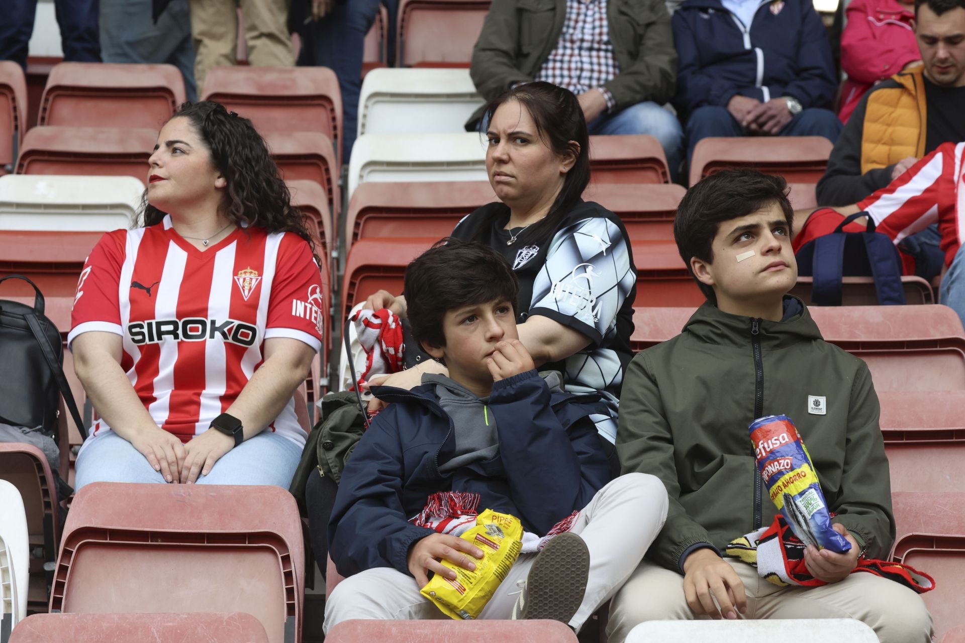 ¿Estuviste en el Sporting de Gijón - Cartagena? ¡Búscate entre las fotos!
