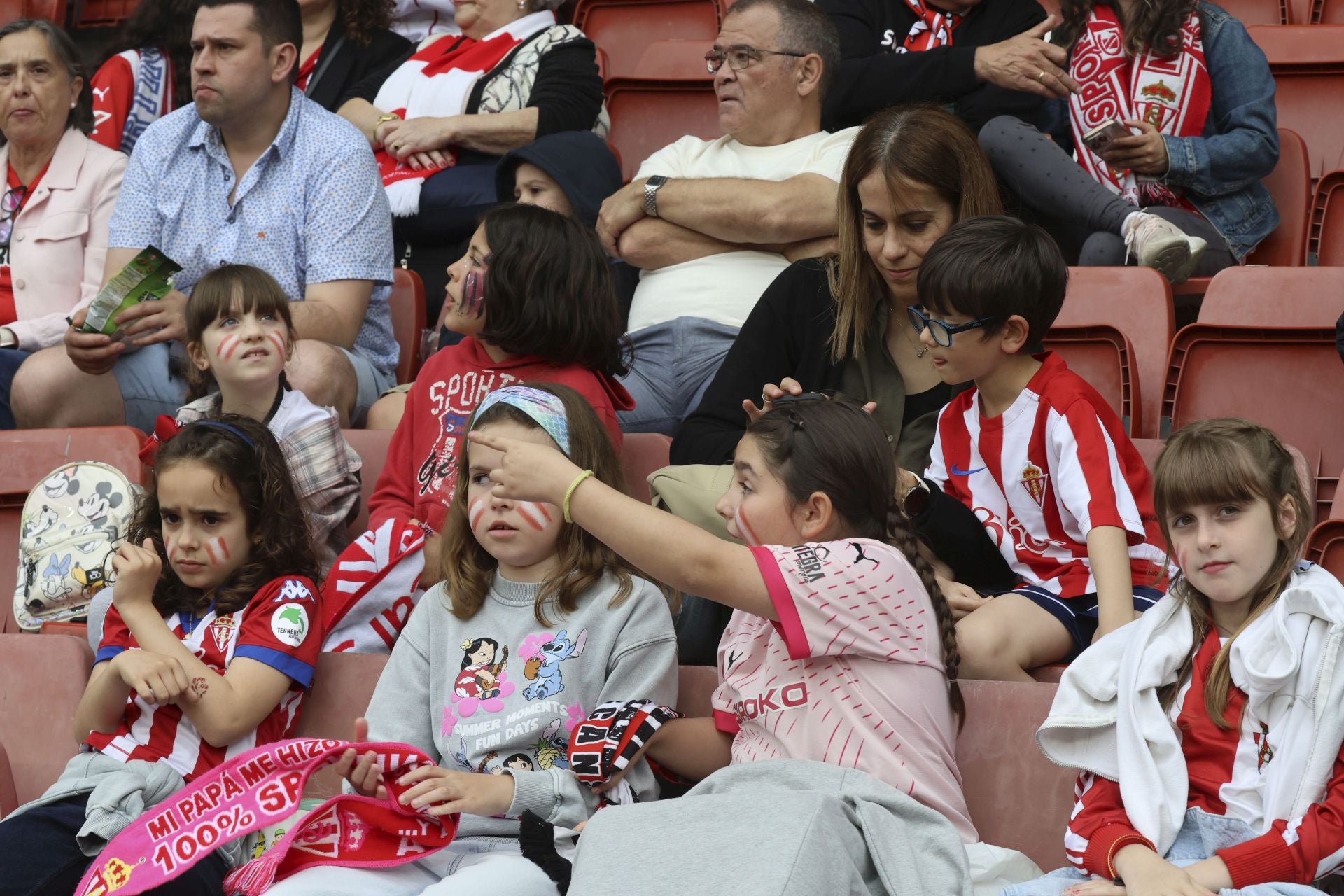 ¿Estuviste en el Sporting de Gijón - Cartagena? ¡Búscate entre las fotos!
