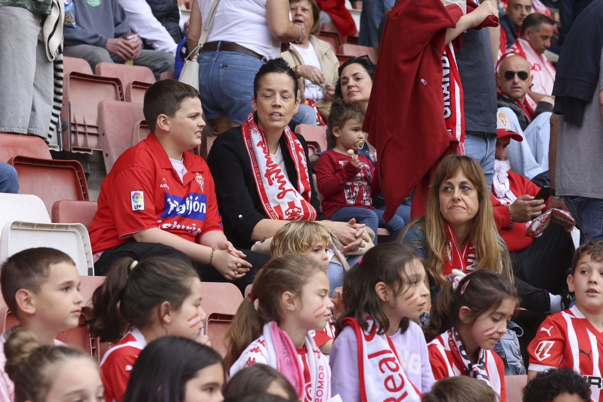 ¿Estuviste en el Sporting de Gijón - Cartagena? ¡Búscate entre las fotos!