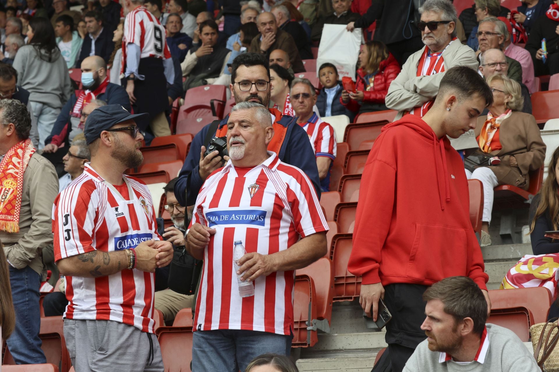 ¿Estuviste en el Sporting de Gijón - Cartagena? ¡Búscate entre las fotos!