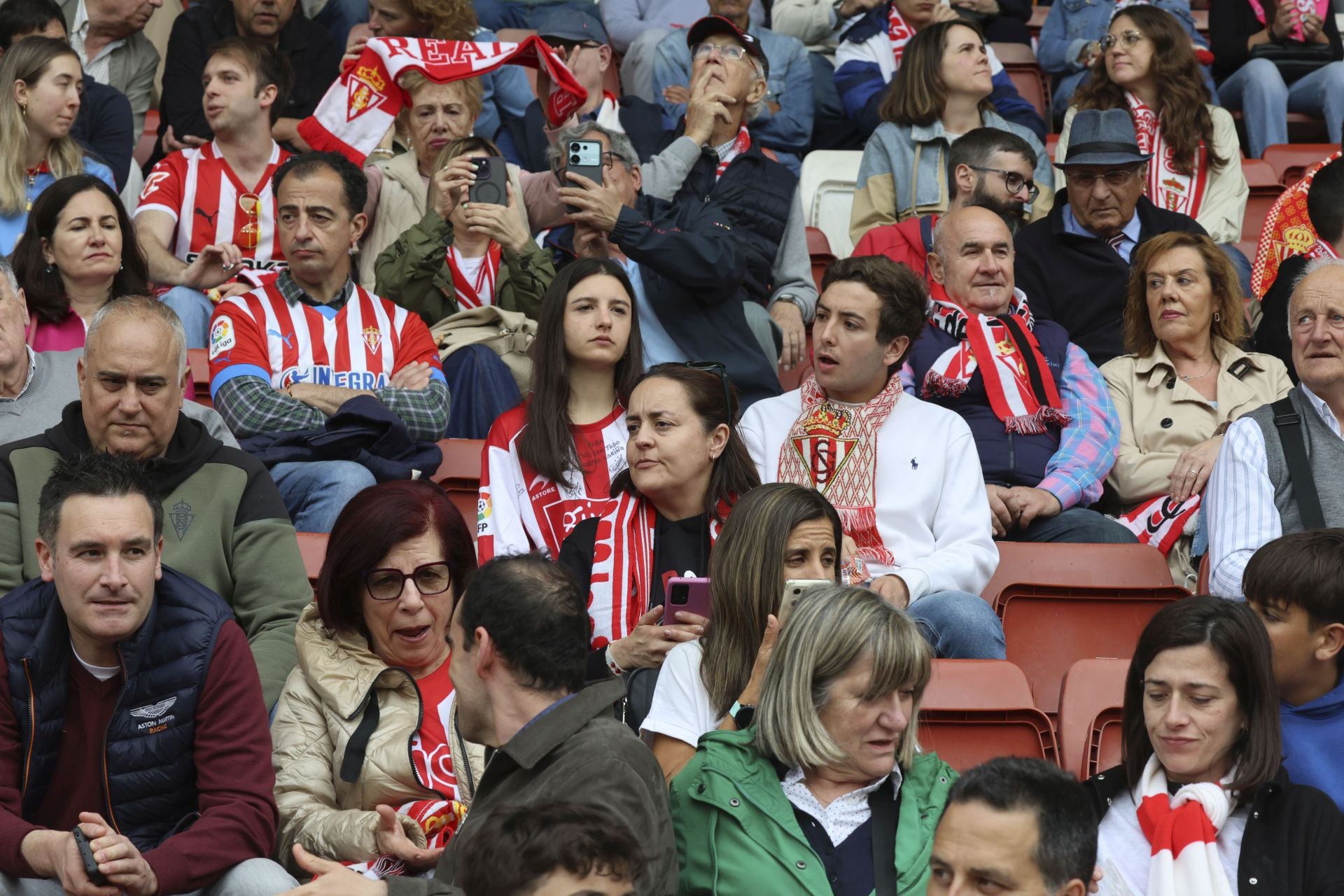 ¿Estuviste en el Sporting de Gijón - Cartagena? ¡Búscate entre las fotos!