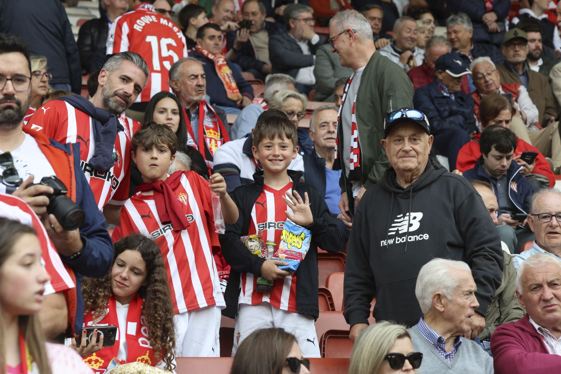 ¿Estuviste en el Sporting de Gijón - Cartagena? ¡Búscate entre las fotos!