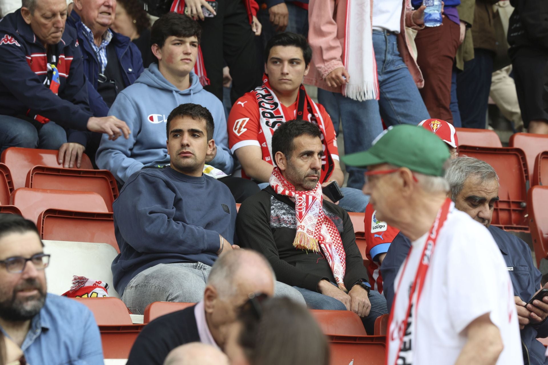 ¿Estuviste en el Sporting de Gijón - Cartagena? ¡Búscate entre las fotos!