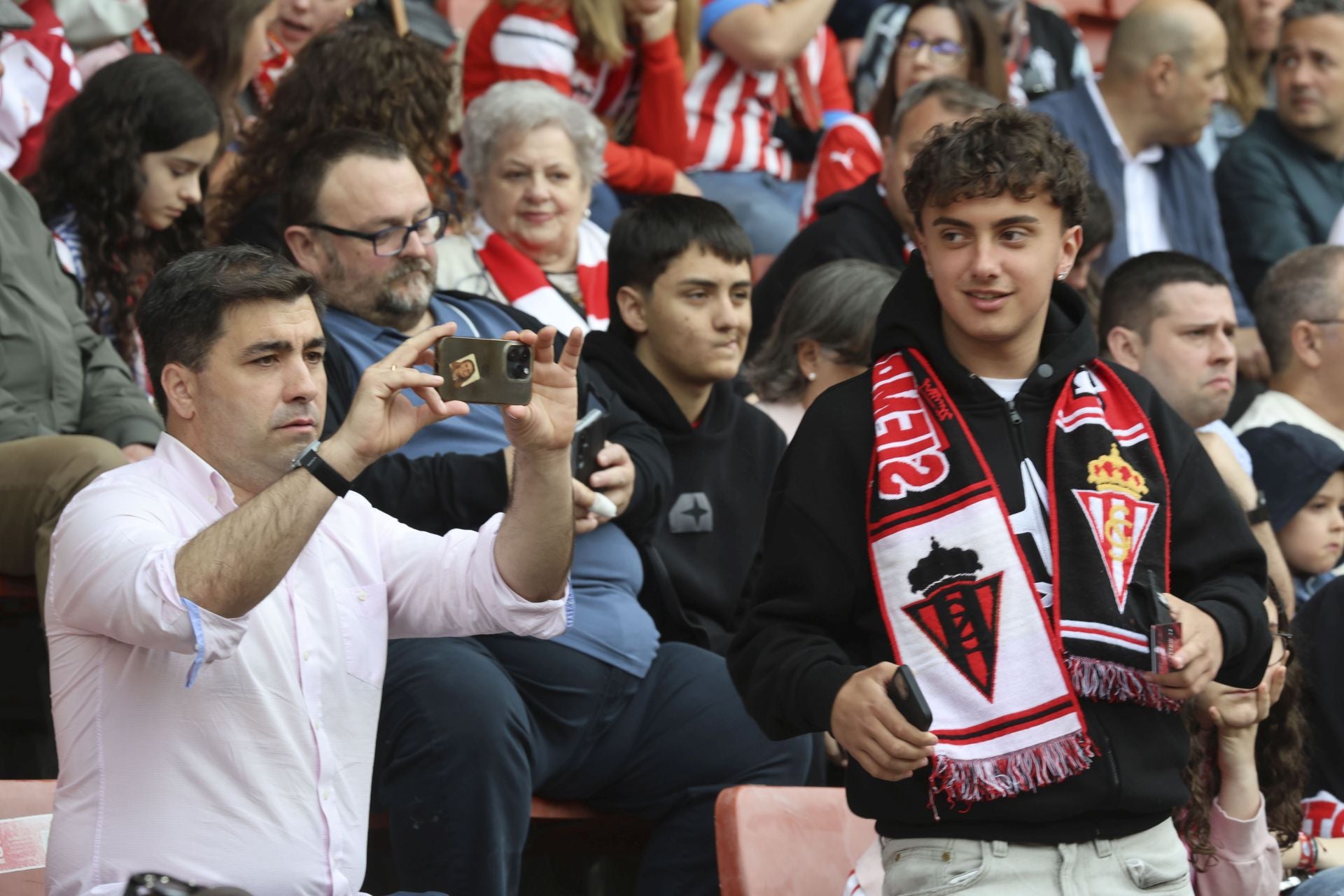 ¿Estuviste en el Sporting de Gijón - Cartagena? ¡Búscate entre las fotos!