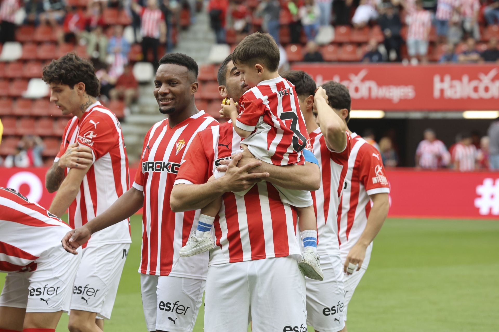 ¿Estuviste en el Sporting de Gijón - Cartagena? ¡Búscate entre las fotos!
