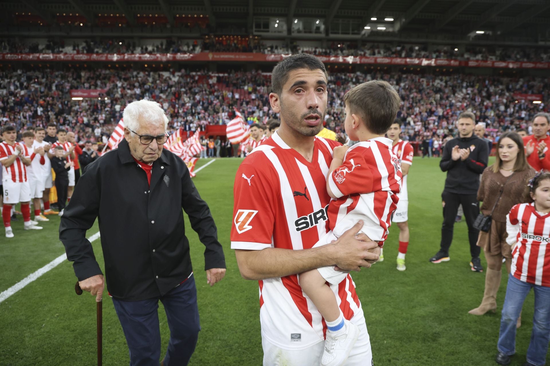 La última de Cote en El Molinón: su emotiva despedida del Sporting de Gijón, en imágenes