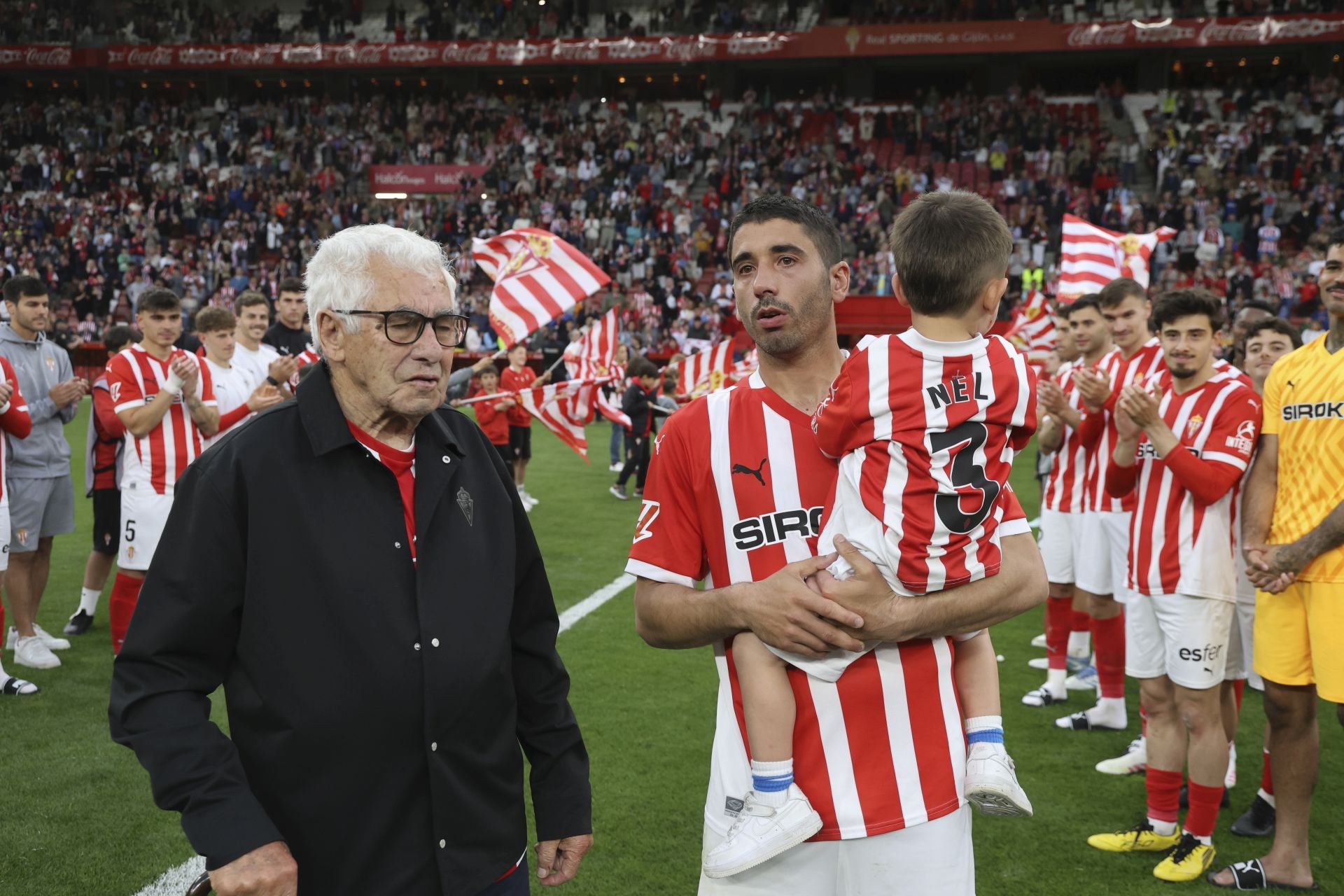 La última de Cote en El Molinón: su emotiva despedida del Sporting de Gijón, en imágenes