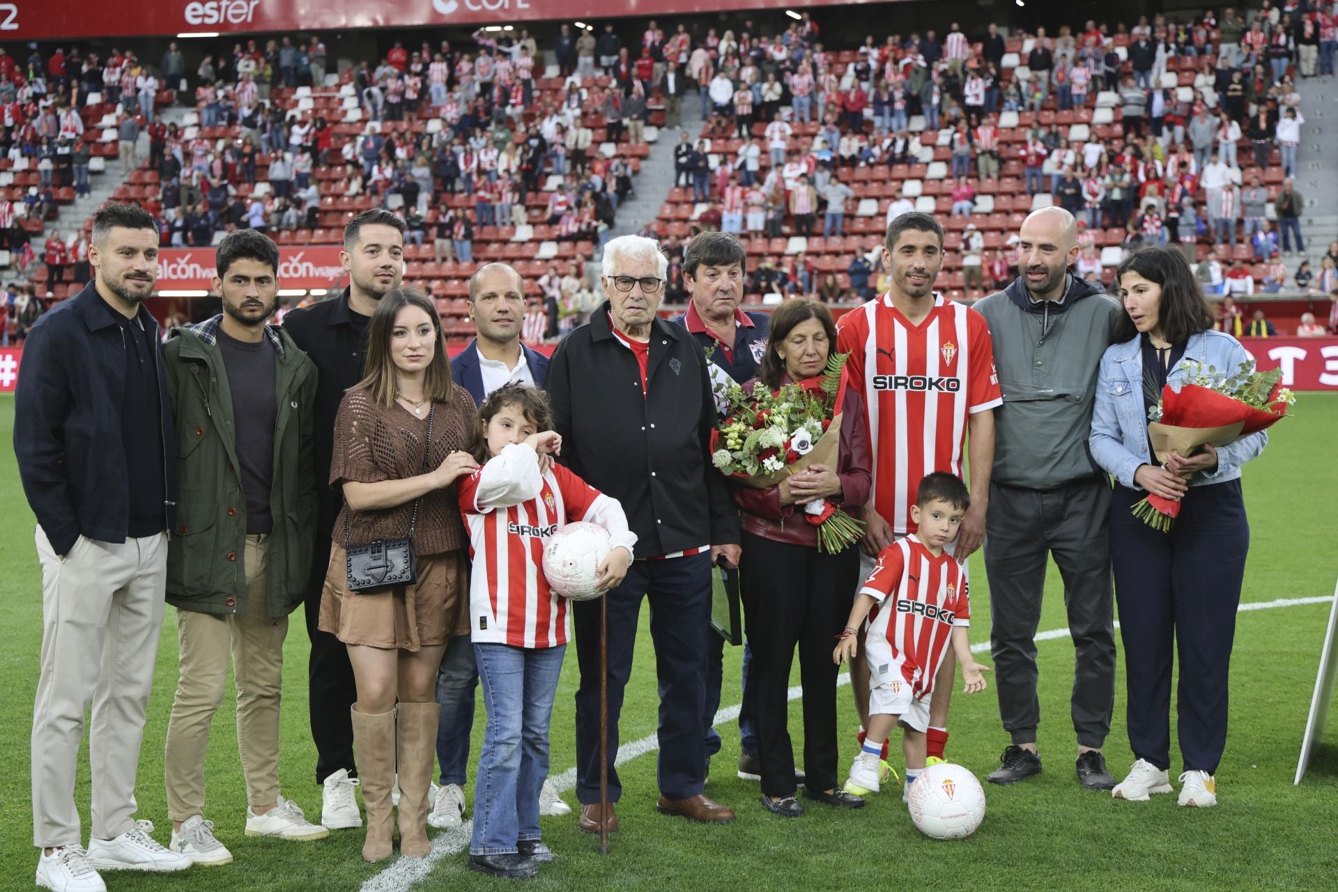 La última de Cote en El Molinón: su emotiva despedida del Sporting de Gijón, en imágenes