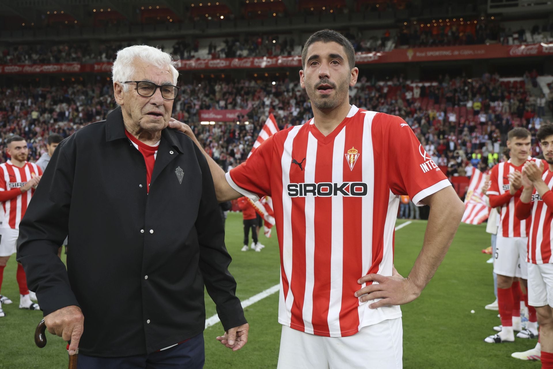 La última de Cote en El Molinón: su emotiva despedida del Sporting de Gijón, en imágenes