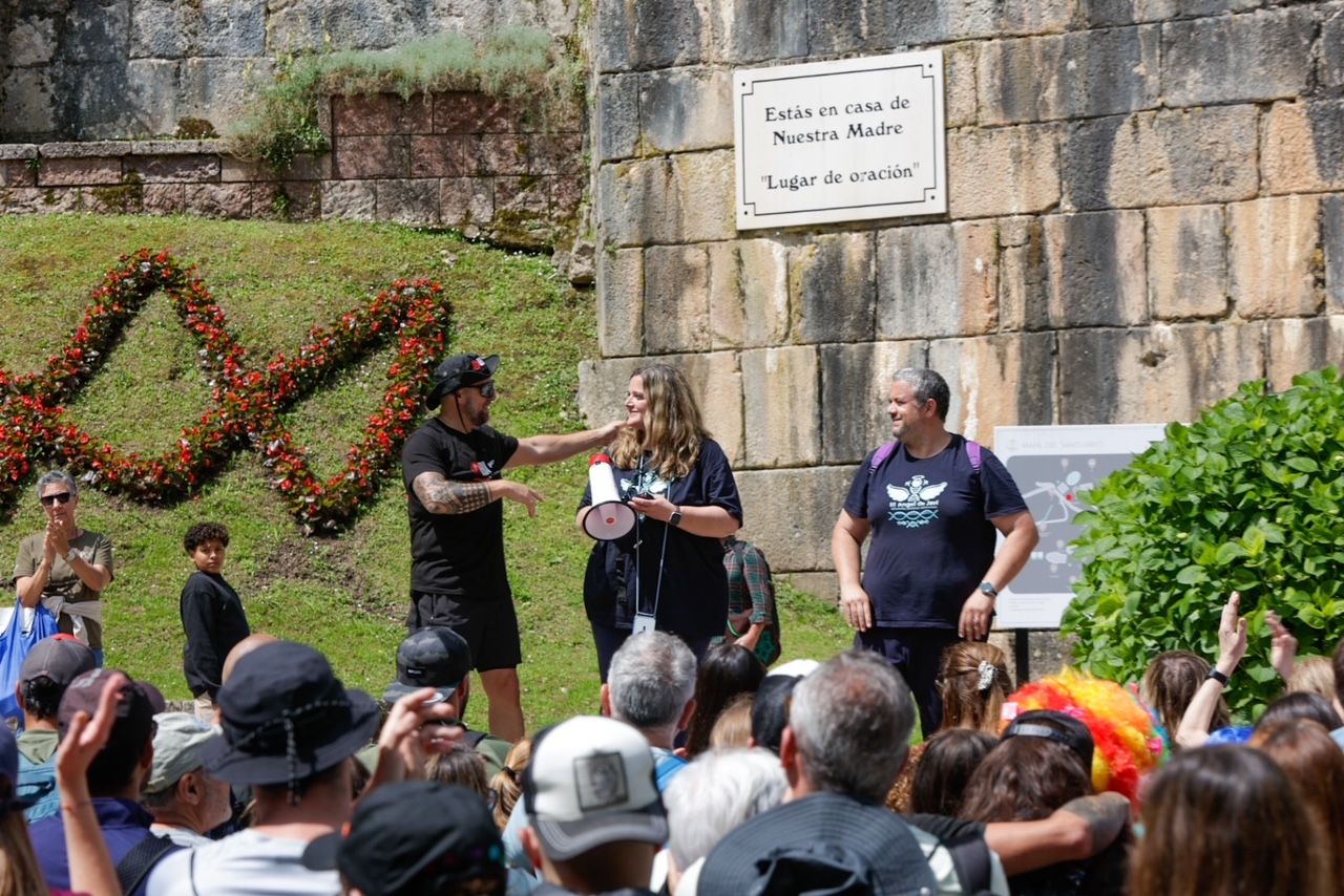 Al grito de ¡Javi, Javi! Así llegó a Covadonga la marcha contra el Nedamss