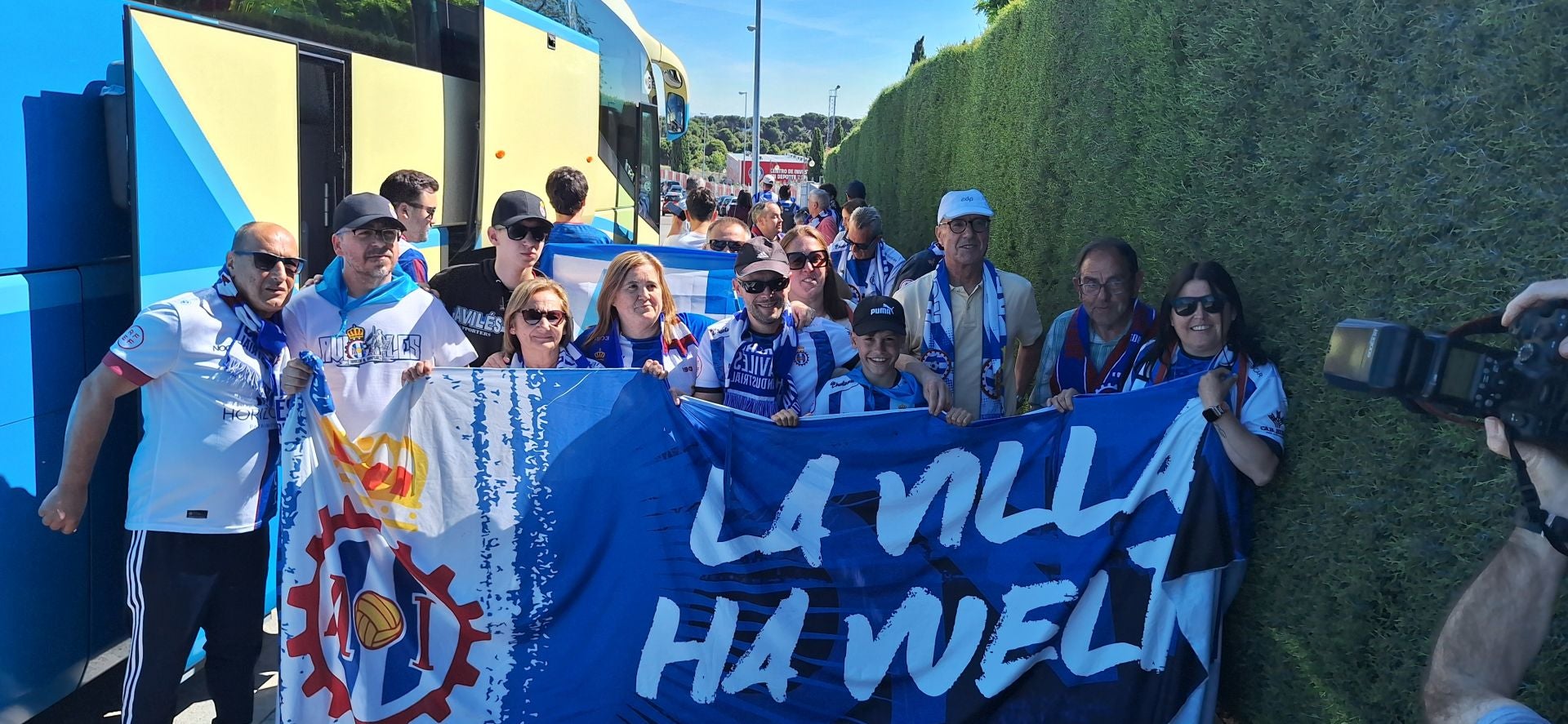 La afición del Real Avilés, a por todas en Madrid
