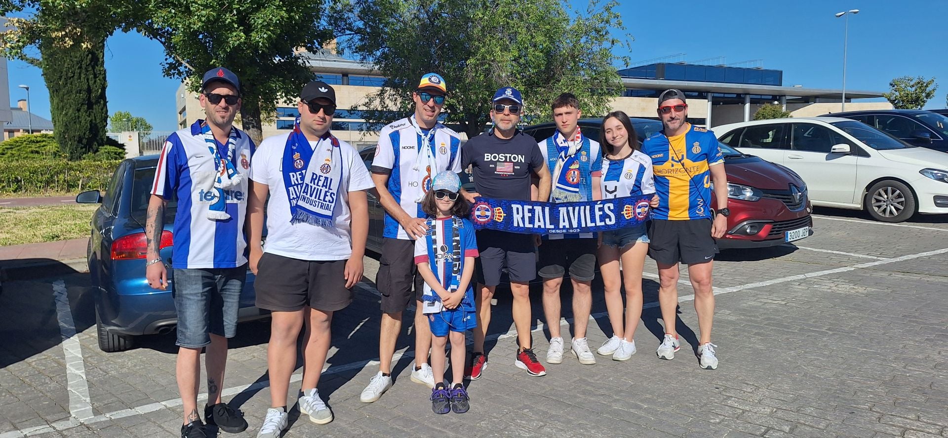 La afición del Real Avilés, a por todas en Madrid