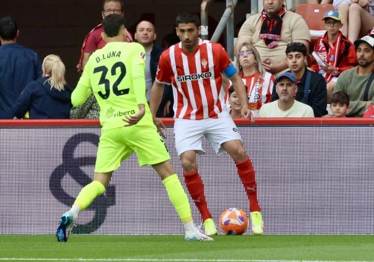 Cote, en su último partido en El Molinón.