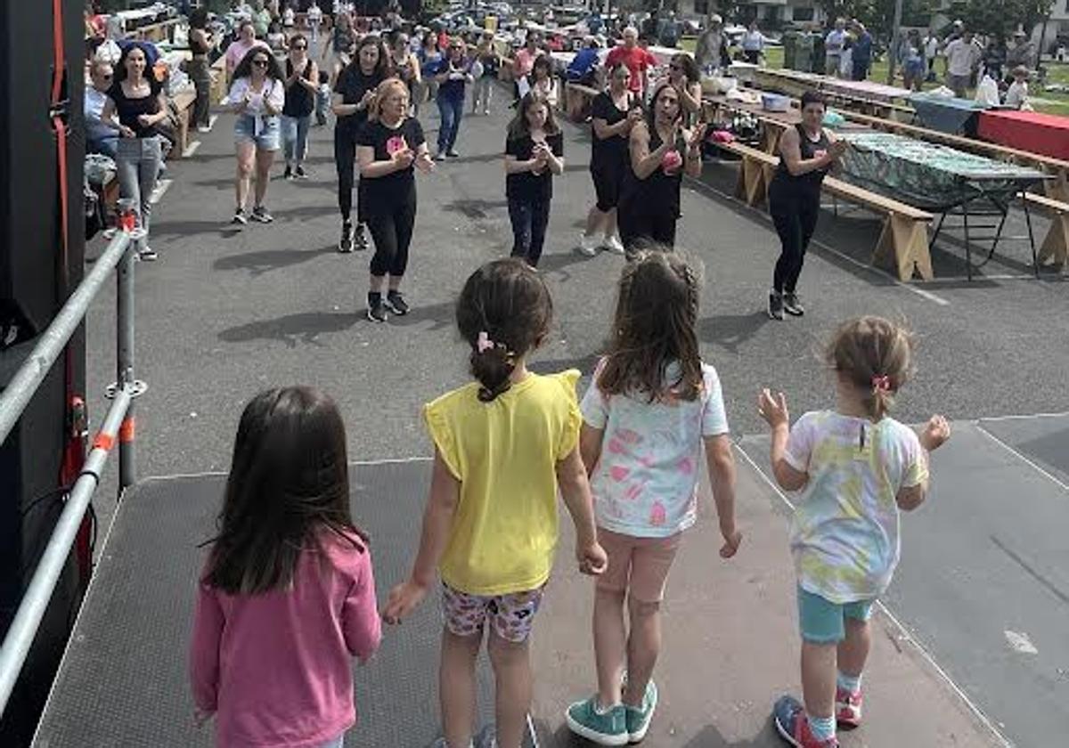 Una de las clases gratuitas de zumba para toda la familia