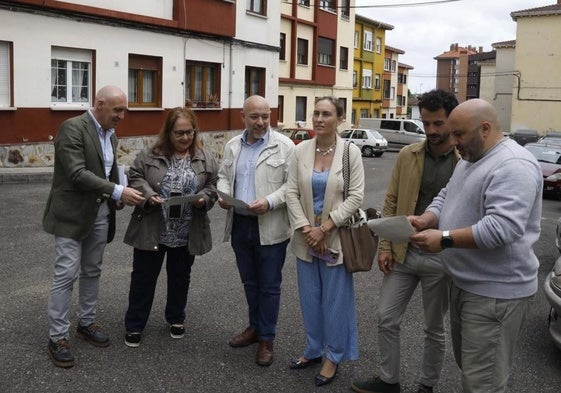 Abel Junquera, Pilar Ruiloba, Rodrigo Pintueles, Cristina Villanueva, Alejandro Navazas e Iván Valdés durante la reunión en Ceares.