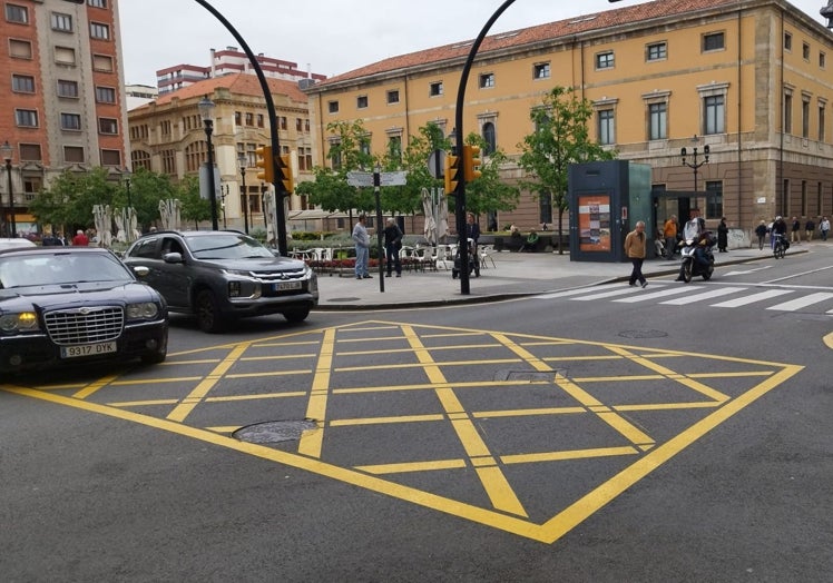 Cebreado junto a la plaza del Parchís, a partir del cual San Bernardo pasará de dos carriles a uno.