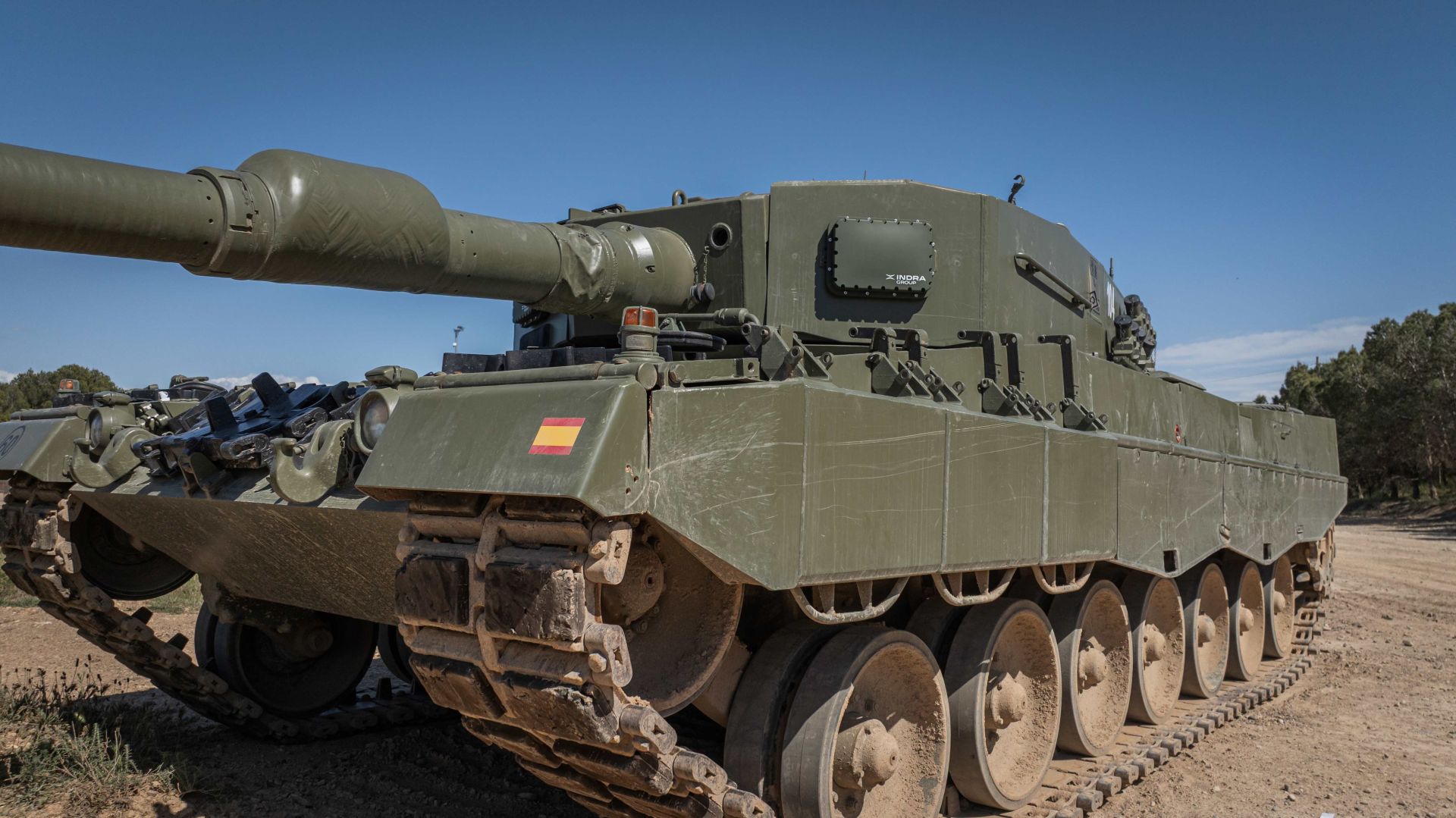 Indra cambia sus estatutos para fabricar vehículos militares