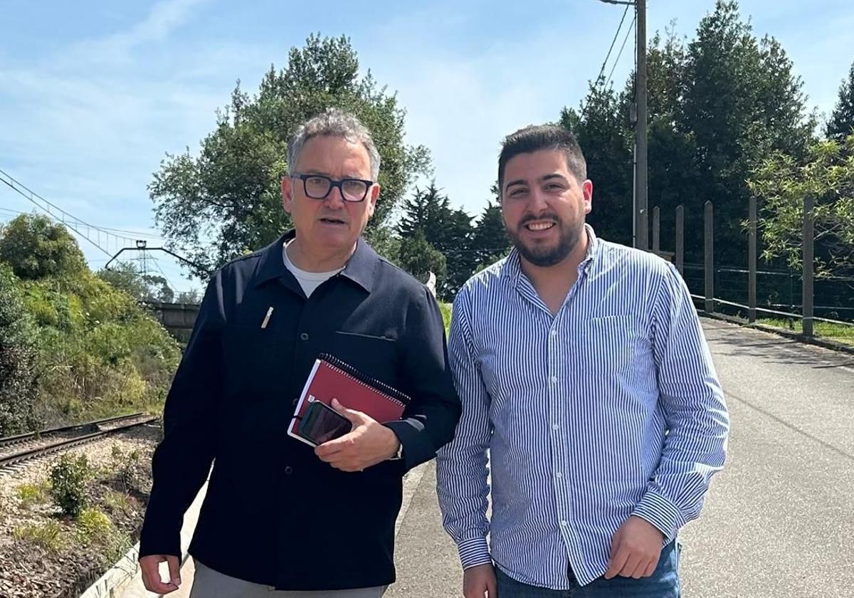El edil Gilberto Villoria y el presidente de la asociación de vecinos de San Andrés de los Tacones, Bryan Calvo.