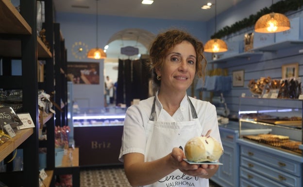 Aran Briz con el brioche que presentan en las jornadas.