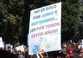 Uno de los carteles que hoy explicaban los motivos de la huelga.