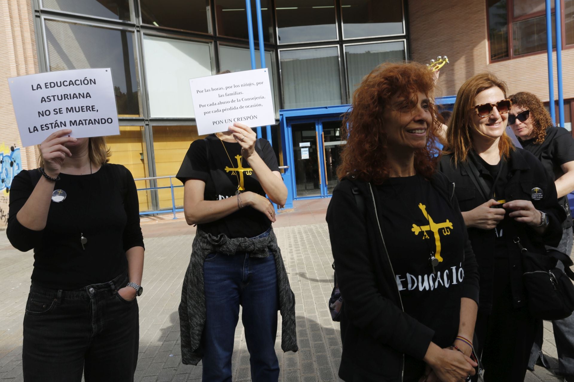 «Menos burocracia, más docencia»: así se vivió la protesta educativa en Gijón
