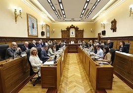 La Corporación municipal surgida de las urnas en 2023, durante una sesión del Pleno.