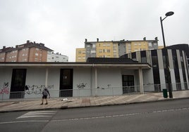 El edificio del fallido mercado de abastos de La Corredoria.
