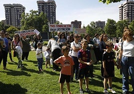 Familias se manifestaron en el parque de Severo Ochoa.