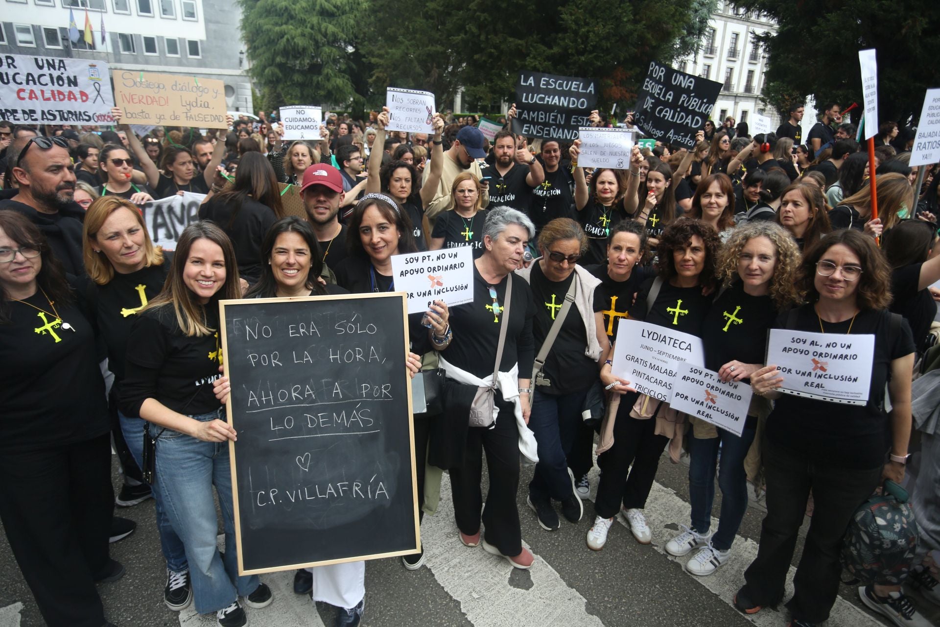 Nueva jornada de reinvindicaciones por la Educación en Asturias: los mensajes de la protesta docente