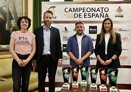 Noelia Ordieres, Daniel Martínez, Adrián Fernández y Ángela Pumariega durante la presentación del Campeonato Latte Art Grading.