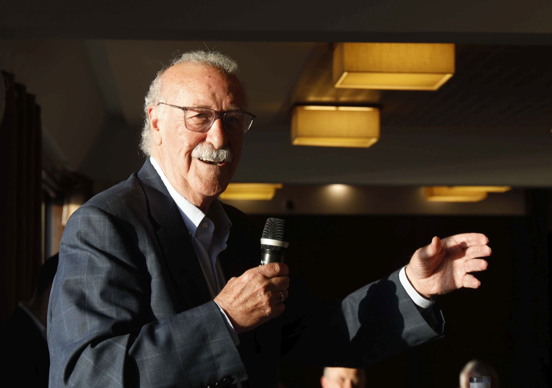 Las peñas del Sporting de Gijón premian a Vicente del Bosque