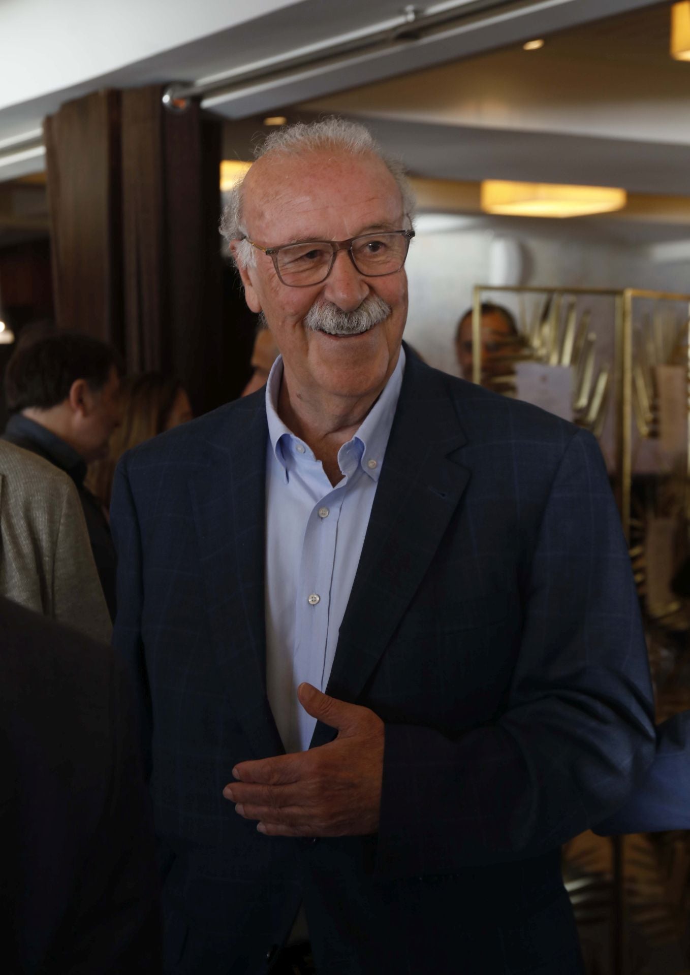 Las peñas del Sporting de Gijón premian a Vicente del Bosque