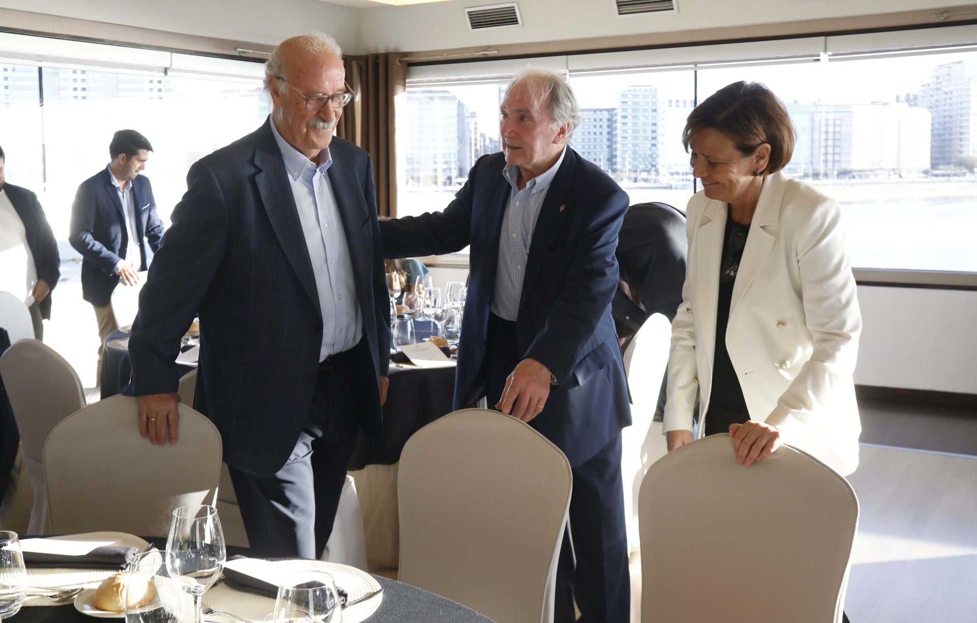 Las peñas del Sporting de Gijón premian a Vicente del Bosque