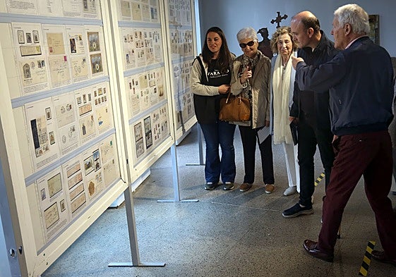 Clara García, Mercedes Bergantiños, Lydia Sierra, Pablo León, José María Miranda y Ángel Iglesias, durante la visita.