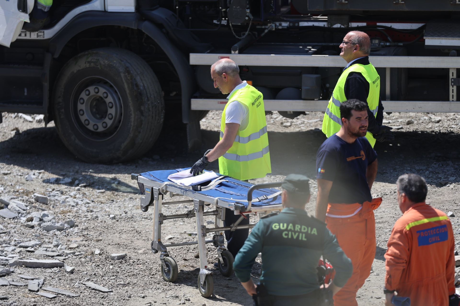Las imágenes del grave accidente laboral en Coaña
